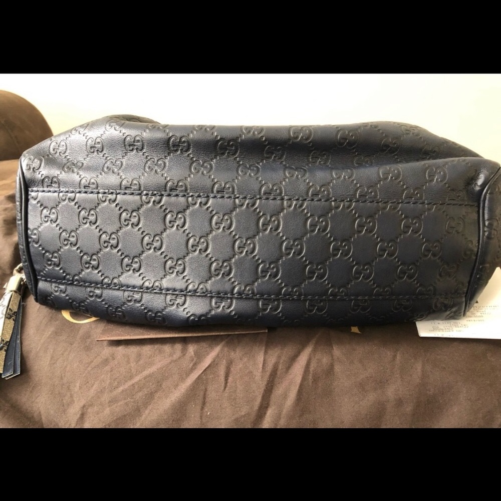 Authentic Gucci Medium - image 2